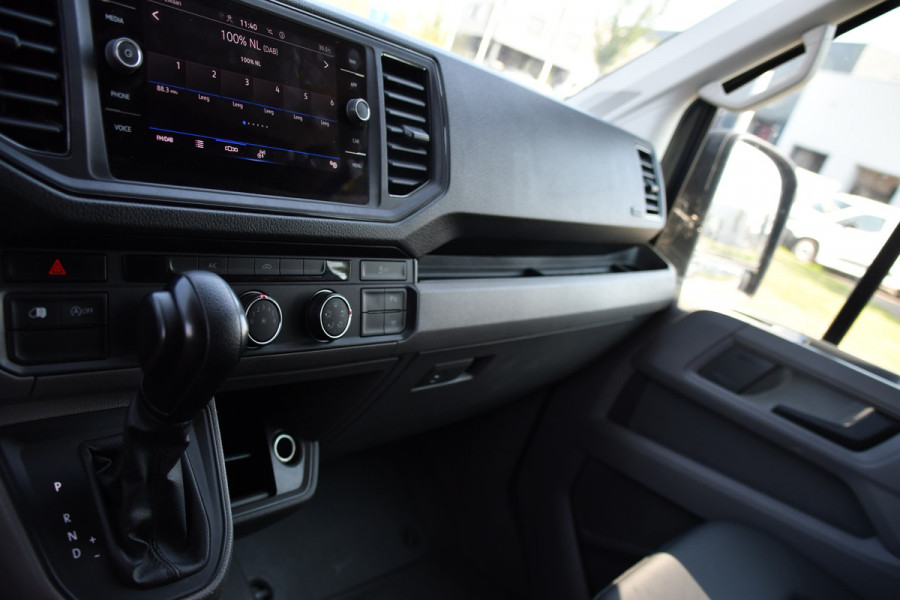 Volkswagen Crafter 35 2.0 TDI L3H3 PB Edition Camera, Cruise, Carplay, LED, Automaat, Trekhaak, Multimedia, Automaat, 140pk, Uniek!