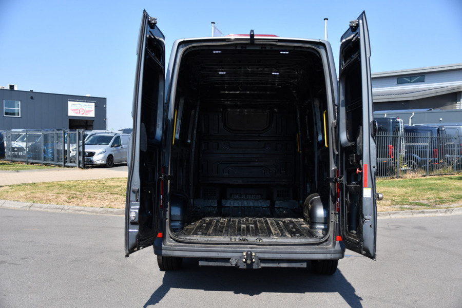 Volkswagen Crafter 35 2.0 TDI L3H3 PB Edition Camera, Cruise, Carplay, LED, Automaat, Trekhaak, Multimedia, Automaat, 140pk, Uniek!