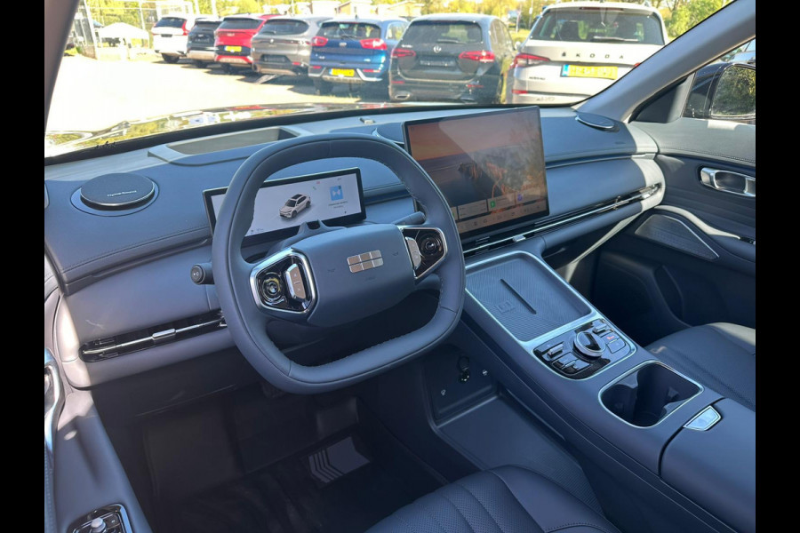 GEELY Starray EM-i 1.5 Max+ 262 PK | Panorama | Stoelen voor & achter verwarmd | Memory Seats | 360 Camera | 19 Inch LMV | 136km elektrisch bereik
