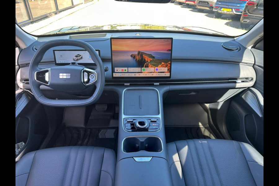 GEELY Starray EM-i 1.5 Max+ 262 PK | Panorama | Stoelen voor & achter verwarmd | Memory Seats | 360 Camera | 19 Inch LMV | 136km elektrisch bereik