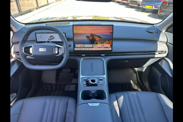 GEELY Starray EM-i 1.5 Max+ 262 PK | Panorama | Stoelen voor & achter verwarmd | Memory Seats | 360 Camera | 19 Inch LMV | 136km elektrisch bereik