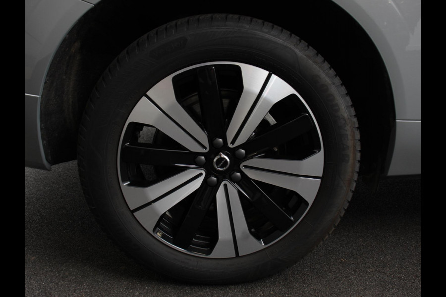Volvo XC60 2.0 T6 Plug-in hybrid AWD Automaat Plus Dark DEMO ! Adaptieve cruise control Leder Navigatie Google Harman Kardon Panorama dak Lichtmetalen Velgen Dab Stoelverwarming Camera 360 Led Climate control Apple Carplay/ Android Auto