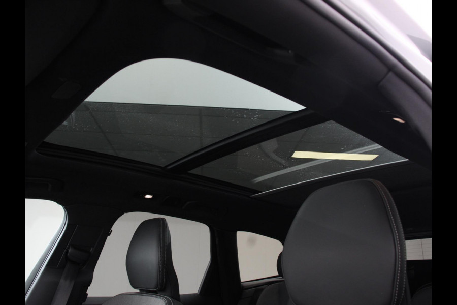 Volvo XC60 2.0 T6 Plug-in hybrid AWD Automaat Plus Dark DEMO ! Adaptieve cruise control Leder Navigatie Google Harman Kardon Panorama dak Lichtmetalen Velgen Dab Stoelverwarming Camera 360 Led Climate control Apple Carplay/ Android Auto
