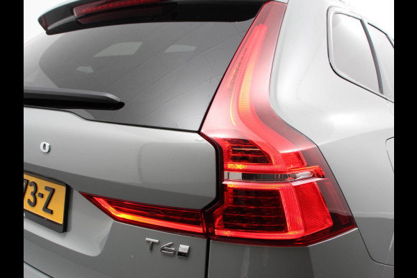 Volvo XC60 2.0 T6 Plug-in hybrid AWD Automaat Plus Dark DEMO ! Adaptieve cruise control Leder Navigatie Google Harman Kardon Panorama dak Lichtmetalen Velgen Dab Stoelverwarming Camera 360 Led Climate control Apple Carplay/ Android Auto