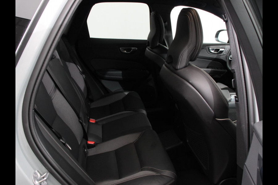 Volvo XC60 2.0 T6 Plug-in hybrid AWD Automaat Plus Dark DEMO ! Adaptieve cruise control Leder Navigatie Google Harman Kardon Panorama dak Lichtmetalen Velgen Dab Stoelverwarming Camera 360 Led Climate control Apple Carplay/ Android Auto