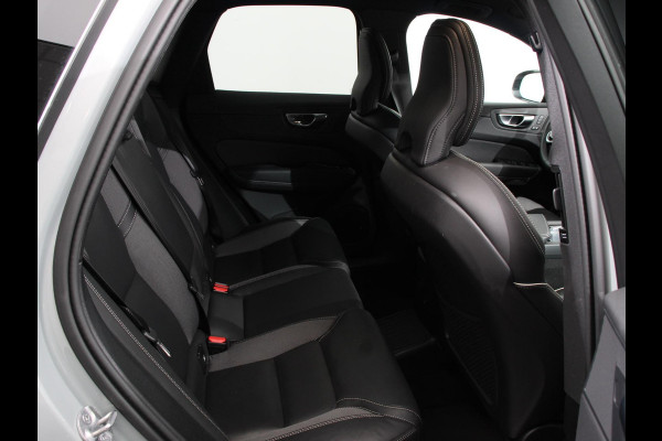 Volvo XC60 2.0 T6 Plug-in hybrid AWD Automaat Plus Dark DEMO ! Adaptieve cruise control Leder Navigatie Google Harman Kardon Panorama dak Lichtmetalen Velgen Dab Stoelverwarming Camera 360 Led Climate control Apple Carplay/ Android Auto