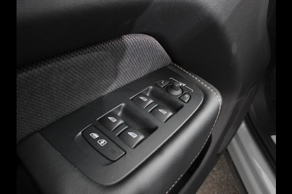 Volvo XC60 2.0 T6 Plug-in hybrid AWD Automaat Plus Dark DEMO ! Adaptieve cruise control Leder Navigatie Google Harman Kardon Panorama dak Lichtmetalen Velgen Dab Stoelverwarming Camera 360 Led Climate control Apple Carplay/ Android Auto