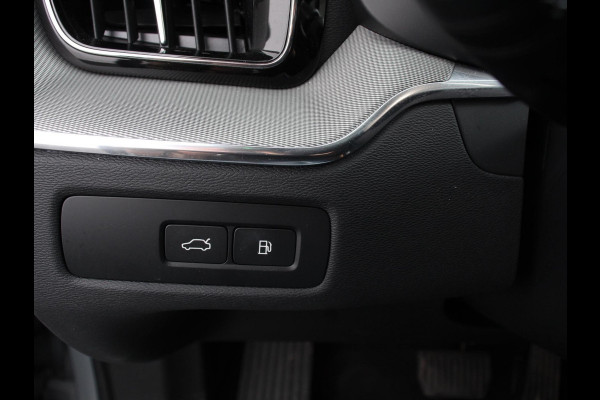 Volvo XC60 2.0 T6 Plug-in hybrid AWD Automaat Plus Dark DEMO ! Adaptieve cruise control Leder Navigatie Google Harman Kardon Panorama dak Lichtmetalen Velgen Dab Stoelverwarming Camera 360 Led Climate control Apple Carplay/ Android Auto