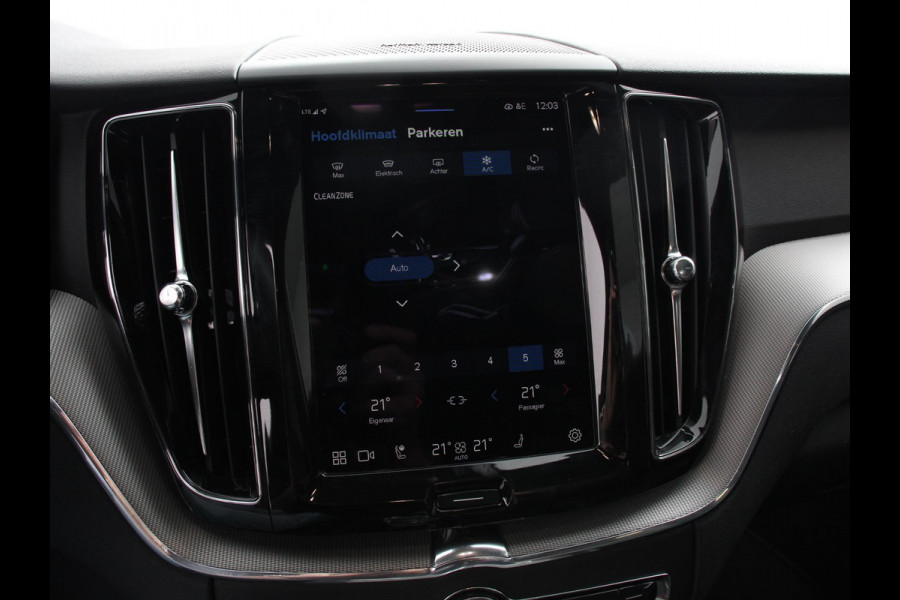 Volvo XC60 2.0 T6 Plug-in hybrid AWD Automaat Plus Dark DEMO ! Adaptieve cruise control Leder Navigatie Google Harman Kardon Panorama dak Lichtmetalen Velgen Dab Stoelverwarming Camera 360 Led Climate control Apple Carplay/ Android Auto