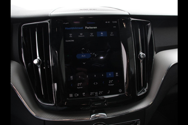 Volvo XC60 2.0 T6 Plug-in hybrid AWD Automaat Plus Dark DEMO ! Adaptieve cruise control Leder Navigatie Google Harman Kardon Panorama dak Lichtmetalen Velgen Dab Stoelverwarming Camera 360 Led Climate control Apple Carplay/ Android Auto
