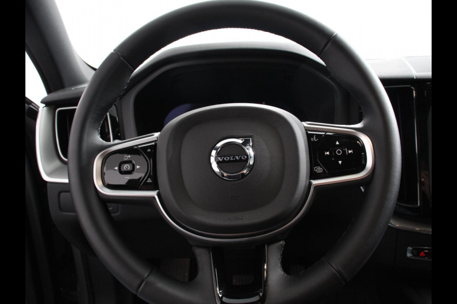 Volvo XC60 2.0 T6 Plug-in hybrid AWD Automaat Plus Dark DEMO ! Adaptieve cruise control Leder Navigatie Google Harman Kardon Panorama dak Lichtmetalen Velgen Dab Stoelverwarming Camera 360 Led Climate control Apple Carplay/ Android Auto