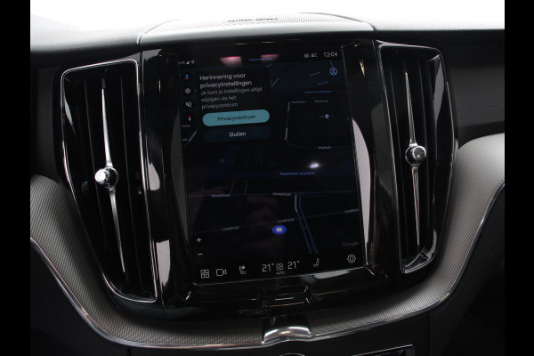 Volvo XC60 2.0 T6 Plug-in hybrid AWD Automaat Plus Dark DEMO ! Adaptieve cruise control Leder Navigatie Google Harman Kardon Panorama dak Lichtmetalen Velgen Dab Stoelverwarming Camera 360 Led Climate control Apple Carplay/ Android Auto