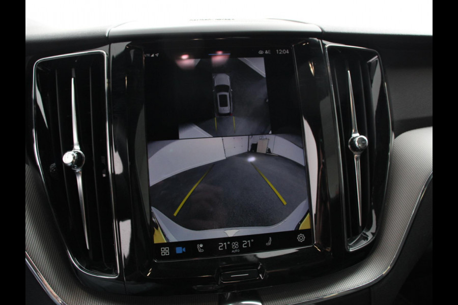Volvo XC60 2.0 T6 Plug-in hybrid AWD Automaat Plus Dark DEMO ! Adaptieve cruise control Leder Navigatie Google Harman Kardon Panorama dak Lichtmetalen Velgen Dab Stoelverwarming Camera 360 Led Climate control Apple Carplay/ Android Auto