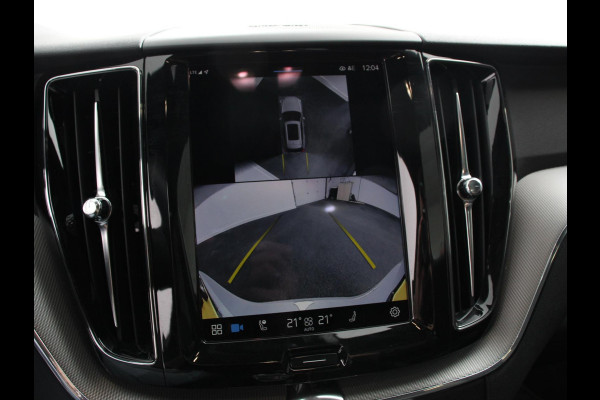 Volvo XC60 2.0 T6 Plug-in hybrid AWD Automaat Plus Dark DEMO ! Adaptieve cruise control Leder Navigatie Google Harman Kardon Panorama dak Lichtmetalen Velgen Dab Stoelverwarming Camera 360 Led Climate control Apple Carplay/ Android Auto
