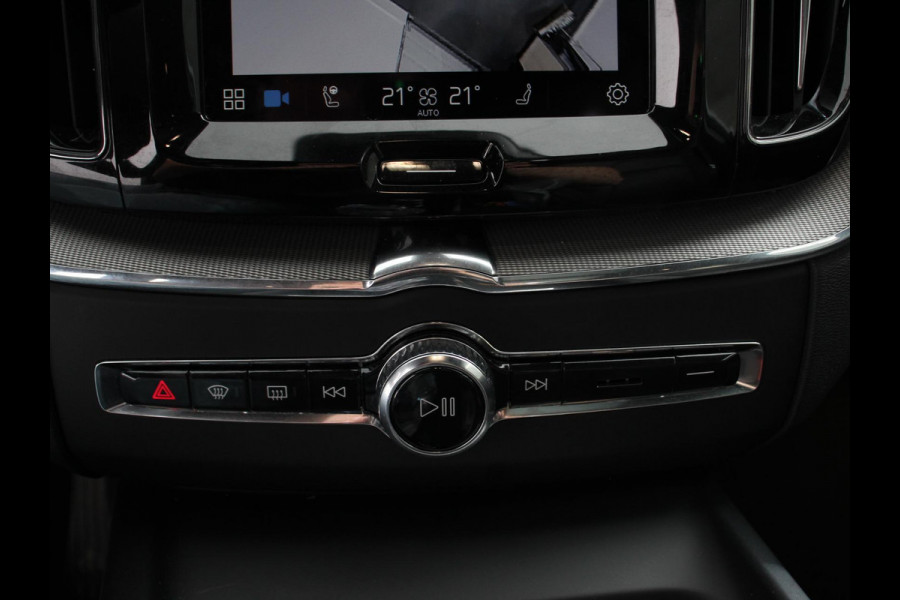 Volvo XC60 2.0 T6 Plug-in hybrid AWD Automaat Plus Dark DEMO ! Adaptieve cruise control Leder Navigatie Google Harman Kardon Panorama dak Lichtmetalen Velgen Dab Stoelverwarming Camera 360 Led Climate control Apple Carplay/ Android Auto