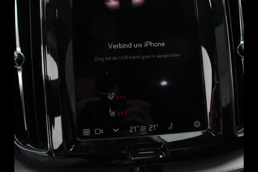 Volvo XC60 2.0 T6 Plug-in hybrid AWD Automaat Plus Dark DEMO ! Adaptieve cruise control Leder Navigatie Google Harman Kardon Panorama dak Lichtmetalen Velgen Dab Stoelverwarming Camera 360 Led Climate control Apple Carplay/ Android Auto