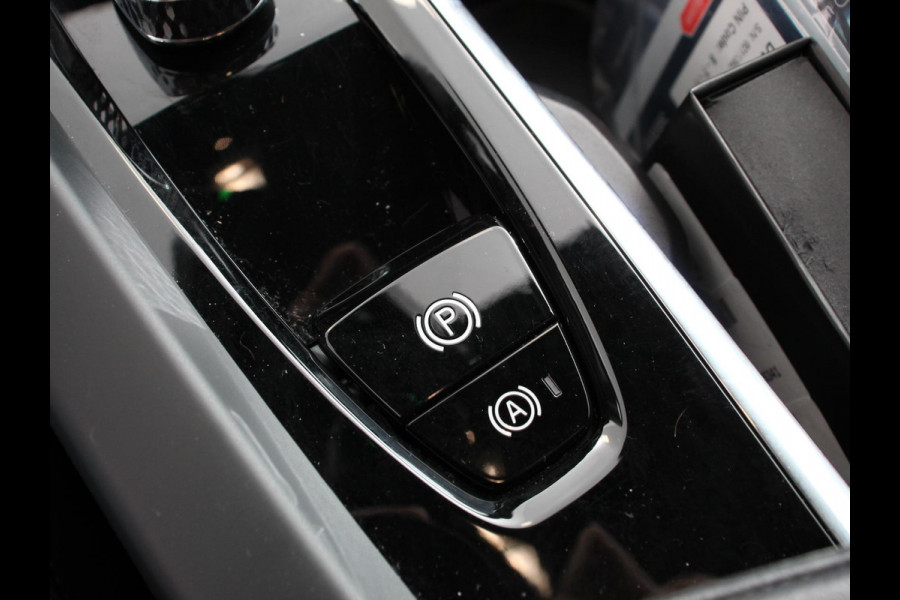 Volvo XC60 2.0 T6 Plug-in hybrid AWD Automaat Plus Dark DEMO ! Adaptieve cruise control Leder Navigatie Google Harman Kardon Panorama dak Lichtmetalen Velgen Dab Stoelverwarming Camera 360 Led Climate control Apple Carplay/ Android Auto