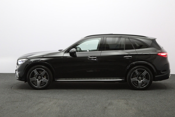 Mercedes-Benz GLC 300e 4MATIC 313 PK AMG Line PHEV, Trekhaak, Panoramadak, Luchtvering, 4-Wielsturing, Head-Up, 360 Camera, Massage