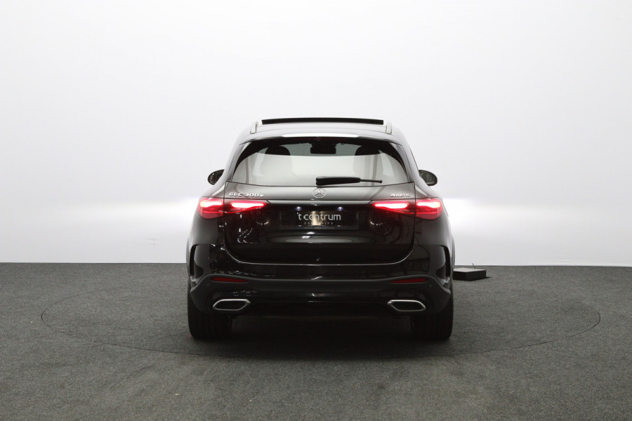 Mercedes-Benz GLC 300e 4MATIC 313 PK AMG Line PHEV, Trekhaak, Panoramadak, Luchtvering, 4-Wielsturing, Head-Up, 360 Camera, Massage