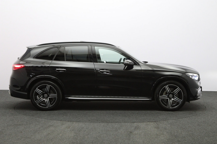 Mercedes-Benz GLC 300e 4MATIC 313 PK AMG Line PHEV, Trekhaak, Panoramadak, Luchtvering, 4-Wielsturing, Head-Up, 360 Camera, Massage