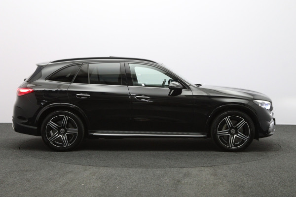 Mercedes-Benz GLC 300e 4MATIC 313 PK AMG Line PHEV, Trekhaak, Panoramadak, Luchtvering, 4-Wielsturing, Head-Up, 360 Camera, Massage