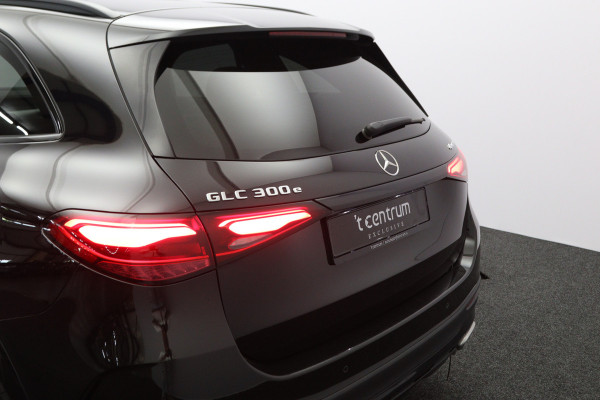 Mercedes-Benz GLC 300e 4MATIC 313 PK AMG Line PHEV, Trekhaak, Panoramadak, Luchtvering, 4-Wielsturing, Head-Up, 360 Camera, Massage