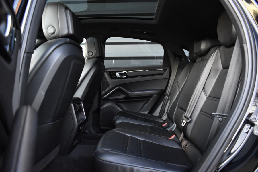 Porsche Cayenne Coupé 3.0 E-Hybrid SportDesign | Pano | Massage | 360 Camera | Stoelventilatie | Luchtvering | Bose | Orig. NL |
