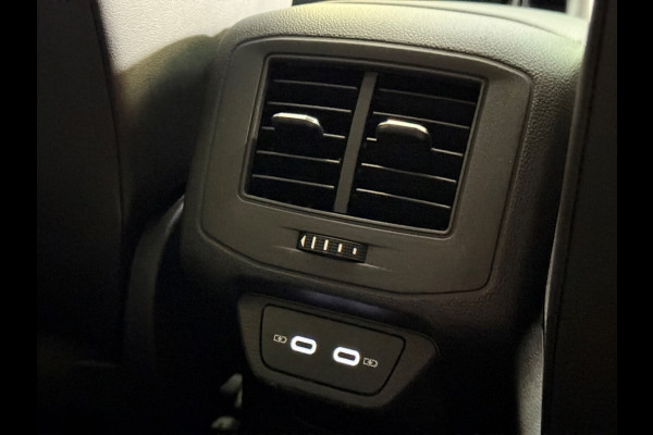 Volkswagen T-Roc 1.5 TSI R-Line Edition Facelift | Led | Camera | Stoelverwarming | Pano