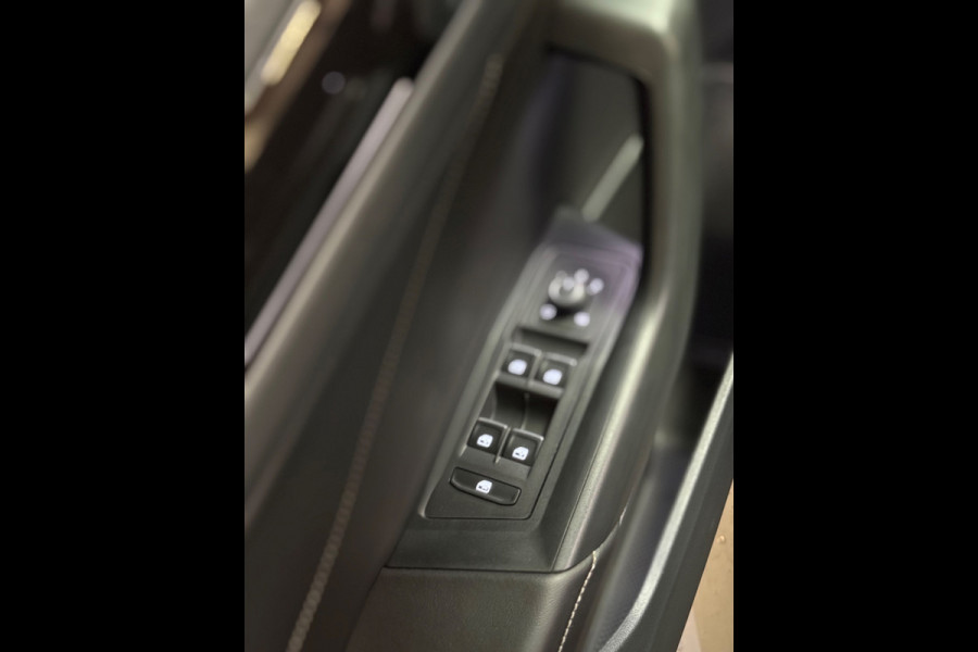 Volkswagen T-Roc 1.5 TSI R-Line Edition Facelift | Led | Camera | Stoelverwarming | Pano