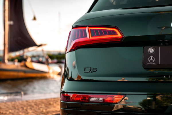 Audi Q5 55 TFSI e Quattro Competition 367 PK Pano ACC Keyless Luchtvering B&O 22''