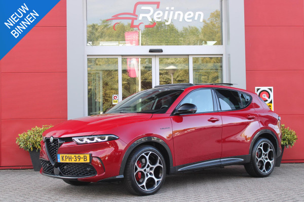 Alfa Romeo Tonale 1.5T 160PK Hybrid Veloce TECHNOLOGY PACK: PARKEERWAARSCHUWING VOOR EN ACHTER/360° CAMERA / AUTONOMOUS DRIVING LEVEL 2: ADAPTIVE CRUISE CONTROL/LANE CENTERING ASSIST/TRAFFIC JAM ASSIST DODEHOEK DETECTIE AUTOMATISCH DIMMENDE BUITENSPIEGELS ELEKTRISCH BEDIENBARE ACHTERKLEP | 19" LICHTMETALEN VELGEN | DRAADLOZE TELEFOONLADER | NAVIGATIE | DRAADLOZE APPLE CARPLAY/ANDROID AUTO | FULL LED MATRIX KOPLAMPEN |