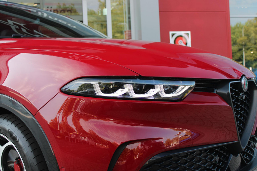 Alfa Romeo Tonale 1.5T 160PK Hybrid Veloce TECHNOLOGY PACK: PARKEERWAARSCHUWING VOOR EN ACHTER/360° CAMERA / AUTONOMOUS DRIVING LEVEL 2: ADAPTIVE CRUISE CONTROL/LANE CENTERING ASSIST/TRAFFIC JAM ASSIST DODEHOEK DETECTIE AUTOMATISCH DIMMENDE BUITENSPIEGELS ELEKTRISCH BEDIENBARE ACHTERKLEP | 19" LICHTMETALEN VELGEN | DRAADLOZE TELEFOONLADER | NAVIGATIE | DRAADLOZE APPLE CARPLAY/ANDROID AUTO | FULL LED MATRIX KOPLAMPEN |