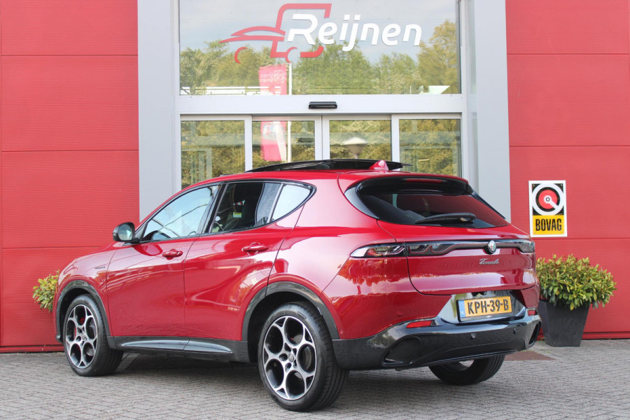 Alfa Romeo Tonale 1.5T 160PK Hybrid Veloce TECHNOLOGY PACK: PARKEERWAARSCHUWING VOOR EN ACHTER/360° CAMERA / AUTONOMOUS DRIVING LEVEL 2: ADAPTIVE CRUISE CONTROL/LANE CENTERING ASSIST/TRAFFIC JAM ASSIST DODEHOEK DETECTIE AUTOMATISCH DIMMENDE BUITENSPIEGELS ELEKTRISCH BEDIENBARE ACHTERKLEP | 19" LICHTMETALEN VELGEN | DRAADLOZE TELEFOONLADER | NAVIGATIE | DRAADLOZE APPLE CARPLAY/ANDROID AUTO | FULL LED MATRIX KOPLAMPEN |