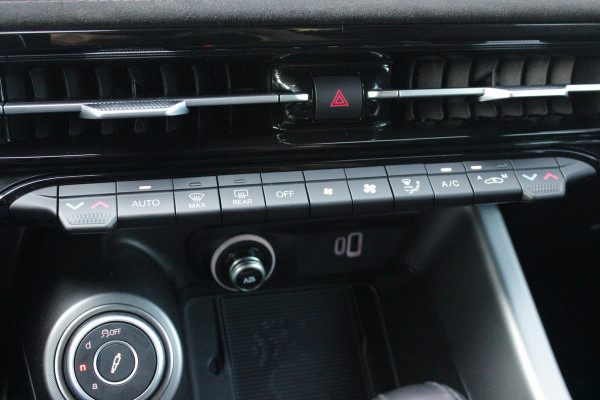 Alfa Romeo Tonale 1.5T 160PK Hybrid Veloce TECHNOLOGY PACK: PARKEERWAARSCHUWING VOOR EN ACHTER/360° CAMERA / AUTONOMOUS DRIVING LEVEL 2: ADAPTIVE CRUISE CONTROL/LANE CENTERING ASSIST/TRAFFIC JAM ASSIST DODEHOEK DETECTIE AUTOMATISCH DIMMENDE BUITENSPIEGELS ELEKTRISCH BEDIENBARE ACHTERKLEP | 19" LICHTMETALEN VELGEN | DRAADLOZE TELEFOONLADER | NAVIGATIE | DRAADLOZE APPLE CARPLAY/ANDROID AUTO | FULL LED MATRIX KOPLAMPEN |