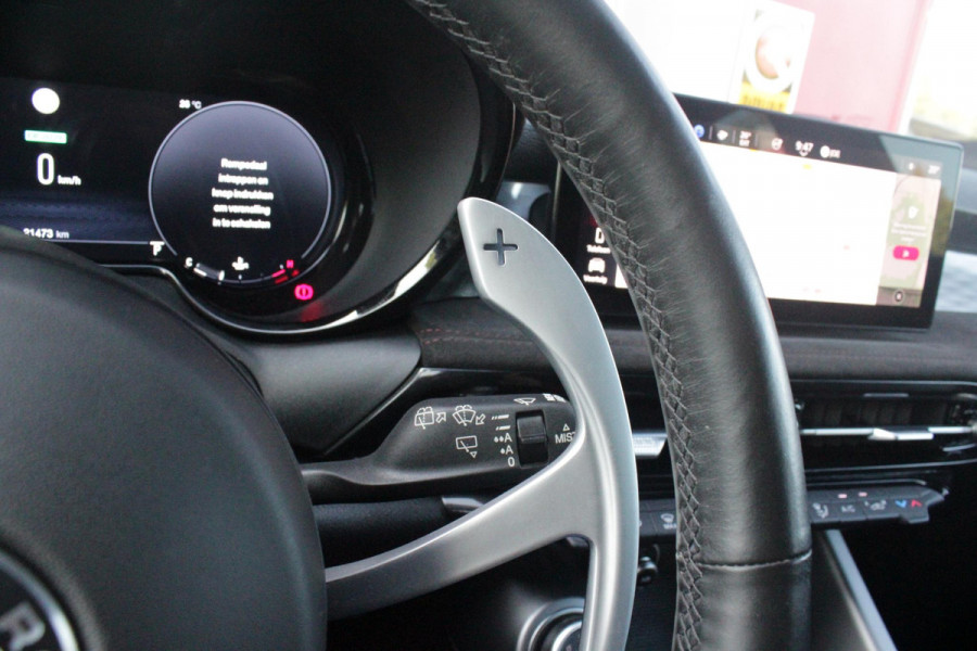 Alfa Romeo Tonale 1.5T 160PK Hybrid Veloce TECHNOLOGY PACK: PARKEERWAARSCHUWING VOOR EN ACHTER/360° CAMERA / AUTONOMOUS DRIVING LEVEL 2: ADAPTIVE CRUISE CONTROL/LANE CENTERING ASSIST/TRAFFIC JAM ASSIST DODEHOEK DETECTIE AUTOMATISCH DIMMENDE BUITENSPIEGELS ELEKTRISCH BEDIENBARE ACHTERKLEP | 19" LICHTMETALEN VELGEN | DRAADLOZE TELEFOONLADER | NAVIGATIE | DRAADLOZE APPLE CARPLAY/ANDROID AUTO | FULL LED MATRIX KOPLAMPEN |