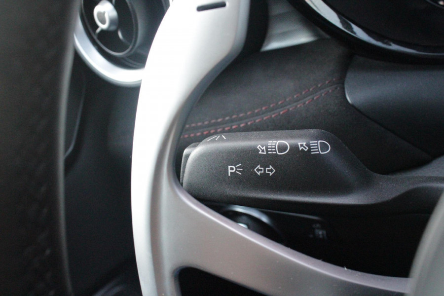 Alfa Romeo Tonale 1.5T 160PK Hybrid Veloce TECHNOLOGY PACK: PARKEERWAARSCHUWING VOOR EN ACHTER/360° CAMERA / AUTONOMOUS DRIVING LEVEL 2: ADAPTIVE CRUISE CONTROL/LANE CENTERING ASSIST/TRAFFIC JAM ASSIST DODEHOEK DETECTIE AUTOMATISCH DIMMENDE BUITENSPIEGELS ELEKTRISCH BEDIENBARE ACHTERKLEP | 19" LICHTMETALEN VELGEN | DRAADLOZE TELEFOONLADER | NAVIGATIE | DRAADLOZE APPLE CARPLAY/ANDROID AUTO | FULL LED MATRIX KOPLAMPEN |