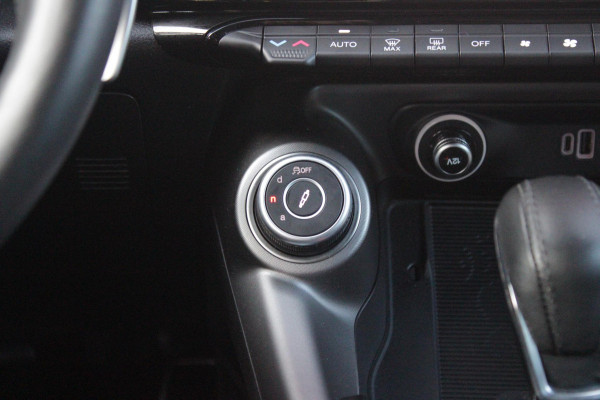 Alfa Romeo Tonale 1.5T 160PK Hybrid Veloce TECHNOLOGY PACK: PARKEERWAARSCHUWING VOOR EN ACHTER/360° CAMERA / AUTONOMOUS DRIVING LEVEL 2: ADAPTIVE CRUISE CONTROL/LANE CENTERING ASSIST/TRAFFIC JAM ASSIST DODEHOEK DETECTIE AUTOMATISCH DIMMENDE BUITENSPIEGELS ELEKTRISCH BEDIENBARE ACHTERKLEP | 19" LICHTMETALEN VELGEN | DRAADLOZE TELEFOONLADER | NAVIGATIE | DRAADLOZE APPLE CARPLAY/ANDROID AUTO | FULL LED MATRIX KOPLAMPEN |