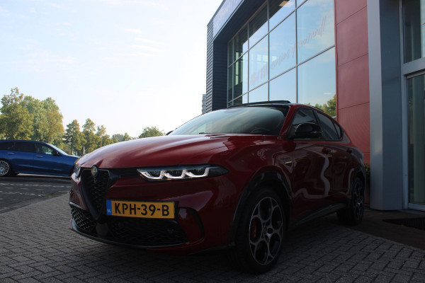 Alfa Romeo Tonale 1.5T 160PK Hybrid Veloce TECHNOLOGY PACK: PARKEERWAARSCHUWING VOOR EN ACHTER/360° CAMERA / AUTONOMOUS DRIVING LEVEL 2: ADAPTIVE CRUISE CONTROL/LANE CENTERING ASSIST/TRAFFIC JAM ASSIST DODEHOEK DETECTIE AUTOMATISCH DIMMENDE BUITENSPIEGELS ELEKTRISCH BEDIENBARE ACHTERKLEP | 19" LICHTMETALEN VELGEN | DRAADLOZE TELEFOONLADER | NAVIGATIE | DRAADLOZE APPLE CARPLAY/ANDROID AUTO | FULL LED MATRIX KOPLAMPEN |