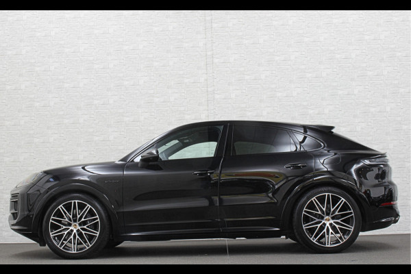 Porsche Cayenne Coupé 3.0 E-Hybrid | Passenger Display | 360 Camera | Sport-Design | ACC | Sport-Chrono | Soft-Close | BOSE | Panorama | Trekhaak 3500kg trekgewicht | 4-Zone Clima | Matrix-LED | Keyless-Entry | Sfeerverlichting | Luchtvering | 22 Inch | Leder Dashboard | Dodehoek | Memory | Carplay |