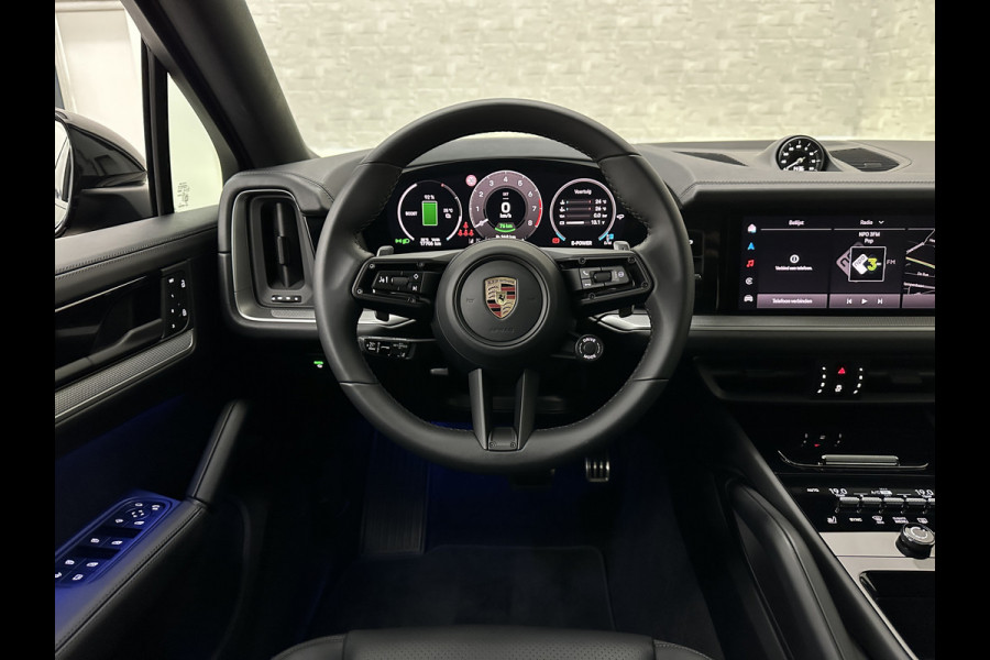 Porsche Cayenne Coupé 3.0 E-Hybrid | Passenger Display | 360 Camera | Sport-Design | ACC | Sport-Chrono | Soft-Close | BOSE | Panorama | Trekhaak 3500kg trekgewicht | 4-Zone Clima | Matrix-LED | Keyless-Entry | Sfeerverlichting | Luchtvering | 22 Inch | Leder Dashboard | Dodehoek | Memory | Carplay |