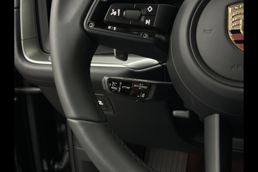 Porsche Cayenne Coupé 3.0 E-Hybrid | Passenger Display | 360 Camera | Sport-Design | ACC | Sport-Chrono | Soft-Close | BOSE | Panorama | Trekhaak 3500kg trekgewicht | 4-Zone Clima | Matrix-LED | Keyless-Entry | Sfeerverlichting | Luchtvering | 22 Inch | Leder Dashboard | Dodehoek | Memory | Carplay |