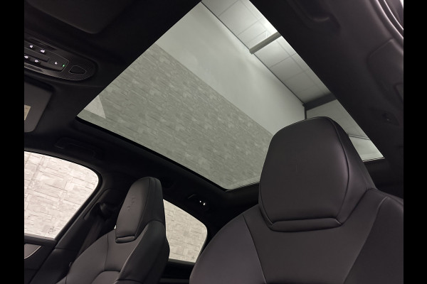 Porsche Cayenne Coupé 3.0 E-Hybrid | Passenger Display | 360 Camera | Sport-Design | ACC | Sport-Chrono | Soft-Close | BOSE | Panorama | Trekhaak 3500kg trekgewicht | 4-Zone Clima | Matrix-LED | Keyless-Entry | Sfeerverlichting | Luchtvering | 22 Inch | Leder Dashboard | Dodehoek | Memory | Carplay |