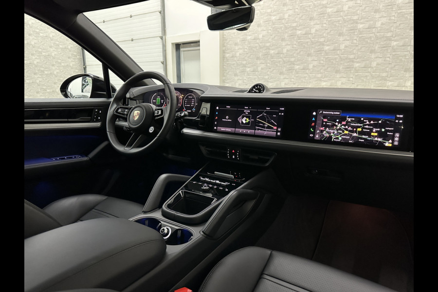 Porsche Cayenne Coupé 3.0 E-Hybrid | Passenger Display | 360 Camera | Sport-Design | ACC | Sport-Chrono | Soft-Close | BOSE | Panorama | Trekhaak 3500kg trekgewicht | 4-Zone Clima | Matrix-LED | Keyless-Entry | Sfeerverlichting | Luchtvering | 22 Inch | Leder Dashboard | Dodehoek | Memory | Carplay |