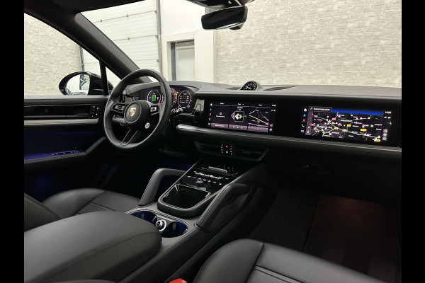 Porsche Cayenne Coupé 3.0 E-Hybrid | Passenger Display | 360 Camera | Sport-Design | ACC | Sport-Chrono | Soft-Close | BOSE | Panorama | Trekhaak 3500kg trekgewicht | 4-Zone Clima | Matrix-LED | Keyless-Entry | Sfeerverlichting | Luchtvering | 22 Inch | Leder Dashboard | Dodehoek | Memory | Carplay |