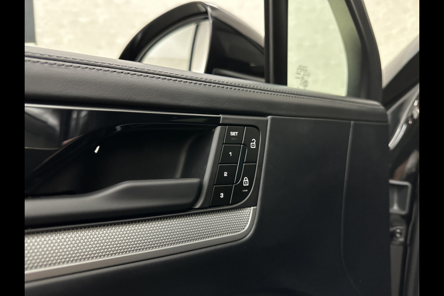 Porsche Cayenne Coupé 3.0 E-Hybrid | Passenger Display | 360 Camera | Sport-Design | ACC | Sport-Chrono | Soft-Close | BOSE | Panorama | Trekhaak 3500kg trekgewicht | 4-Zone Clima | Matrix-LED | Keyless-Entry | Sfeerverlichting | Luchtvering | 22 Inch | Leder Dashboard | Dodehoek | Memory | Carplay |