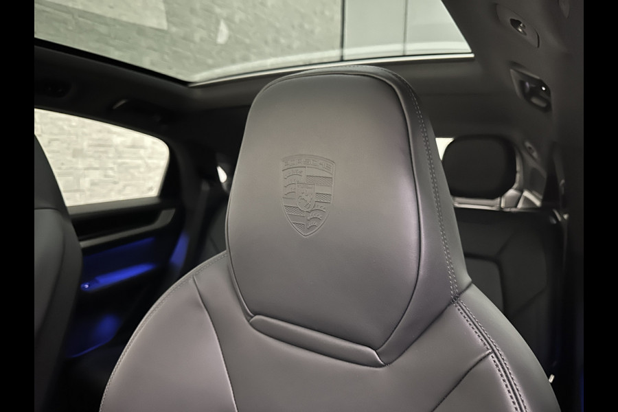 Porsche Cayenne Coupé 3.0 E-Hybrid | Passenger Display | 360 Camera | Sport-Design | ACC | Sport-Chrono | Soft-Close | BOSE | Panorama | Trekhaak 3500kg trekgewicht | 4-Zone Clima | Matrix-LED | Keyless-Entry | Sfeerverlichting | Luchtvering | 22 Inch | Leder Dashboard | Dodehoek | Memory | Carplay |