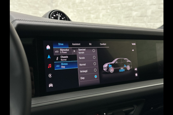 Porsche Cayenne Coupé 3.0 E-Hybrid | Passenger Display | 360 Camera | Sport-Design | ACC | Sport-Chrono | Soft-Close | BOSE | Panorama | Trekhaak 3500kg trekgewicht | 4-Zone Clima | Matrix-LED | Keyless-Entry | Sfeerverlichting | Luchtvering | 22 Inch | Leder Dashboard | Dodehoek | Memory | Carplay |