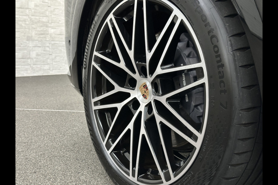 Porsche Cayenne Coupé 3.0 E-Hybrid | Passenger Display | 360 Camera | Sport-Design | ACC | Sport-Chrono | Soft-Close | BOSE | Panorama | Trekhaak 3500kg trekgewicht | 4-Zone Clima | Matrix-LED | Keyless-Entry | Sfeerverlichting | Luchtvering | 22 Inch | Leder Dashboard | Dodehoek | Memory | Carplay |