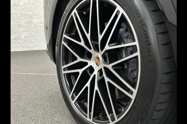 Porsche Cayenne Coupé 3.0 E-Hybrid | Passenger Display | 360 Camera | Sport-Design | ACC | Sport-Chrono | Soft-Close | BOSE | Panorama | Trekhaak 3500kg trekgewicht | 4-Zone Clima | Matrix-LED | Keyless-Entry | Sfeerverlichting | Luchtvering | 22 Inch | Leder Dashboard | Dodehoek | Memory | Carplay |