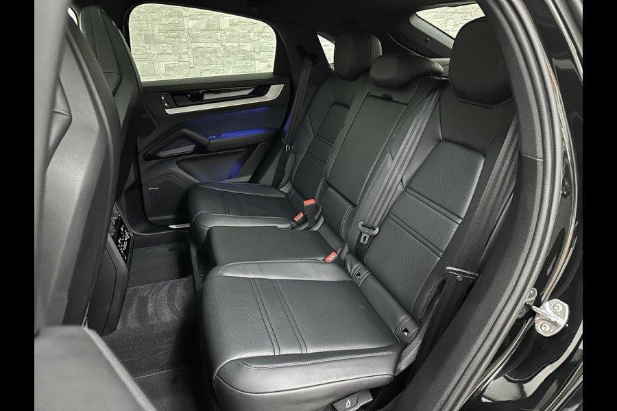 Porsche Cayenne Coupé 3.0 E-Hybrid | Passenger Display | 360 Camera | Sport-Design | ACC | Sport-Chrono | Soft-Close | BOSE | Panorama | Trekhaak 3500kg trekgewicht | 4-Zone Clima | Matrix-LED | Keyless-Entry | Sfeerverlichting | Luchtvering | 22 Inch | Leder Dashboard | Dodehoek | Memory | Carplay |